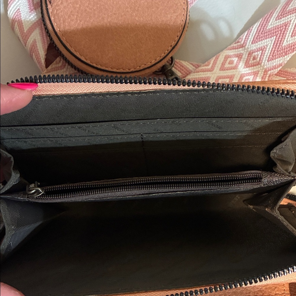 Montana West Pink and Tan Crossbody Set with Patterned Strap - Picture 3 of 5